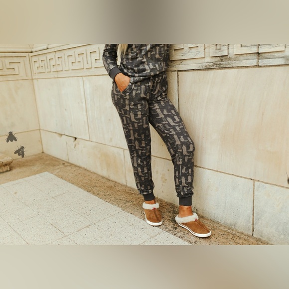 Loungy Boot Scoot Joggers - Picture 2 of 3